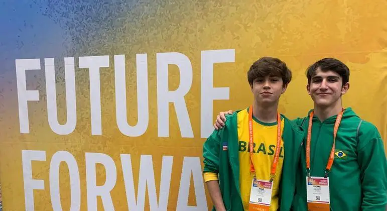 Estudantes apresentam pesquisa que relaciona cultura e vacina em feira nos EUA