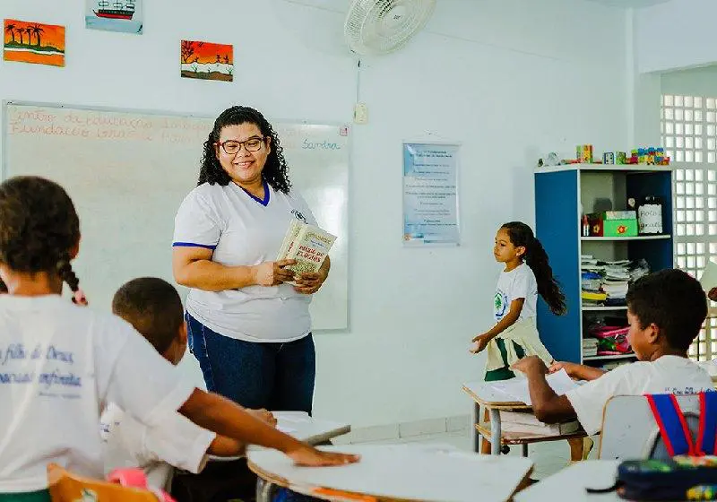 Caderno de Elogios criado por professora melhora autoestima dos alunos