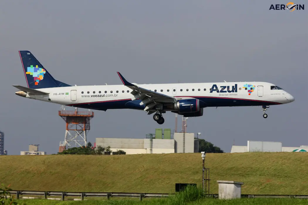 Avião da Azul rejeita decolagem ao descobrir que jato militar se aproximava em sentido oposto