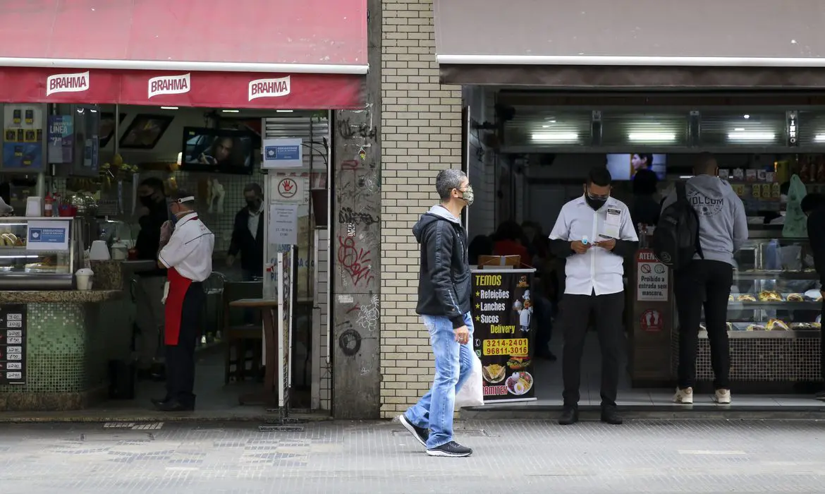 Índices de Confiança de Serviços e do Comércio sobem em maio, diz FGV
