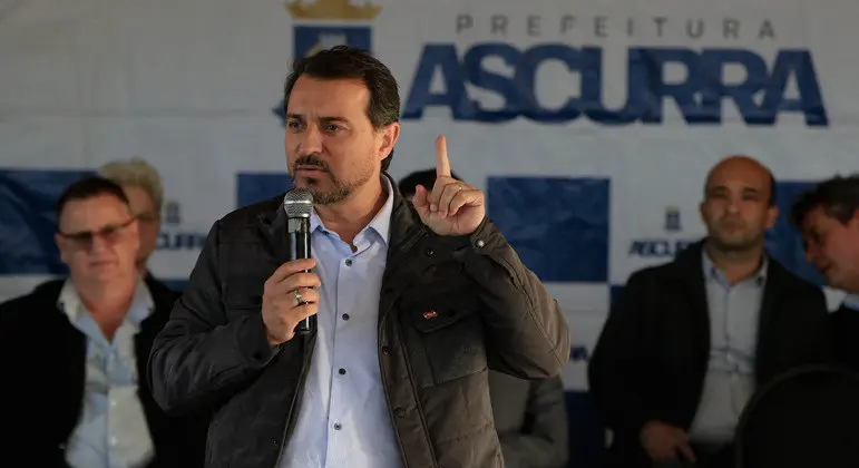 Disputa para o governo de SC tem empate técnico entre três candidatos