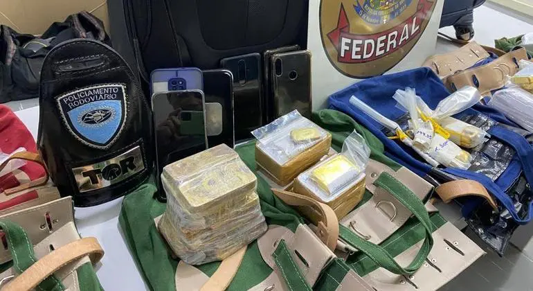 PF apreende 77 quilos de ouro levado em avião particular em SP