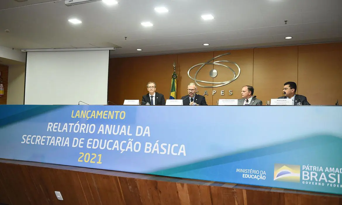 MEC lança relatório com 52 ações na educação básica