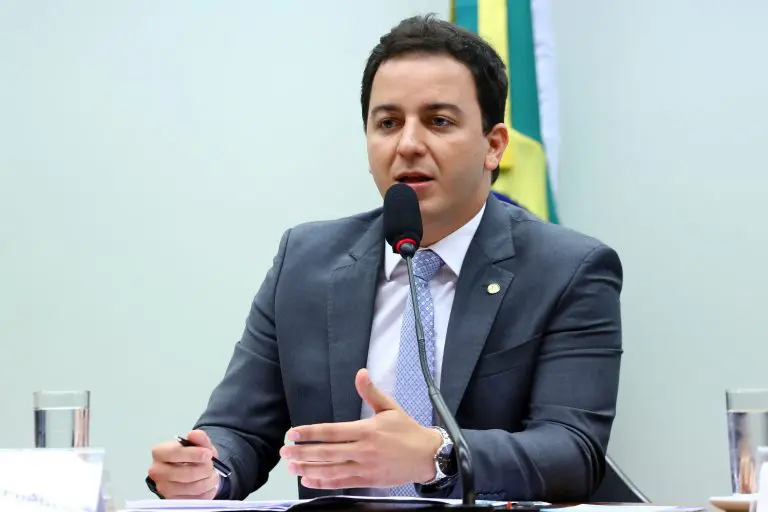 Projeto altera lei dos royalties do petróleo para garantir piso salarial de enfermeiros