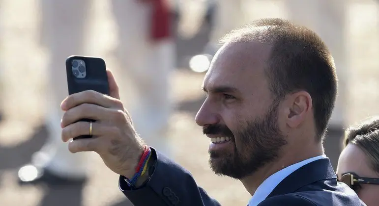 Conselho de Ética abre processo contra Eduardo Bolsonaro por ataques a Miriam Leitão