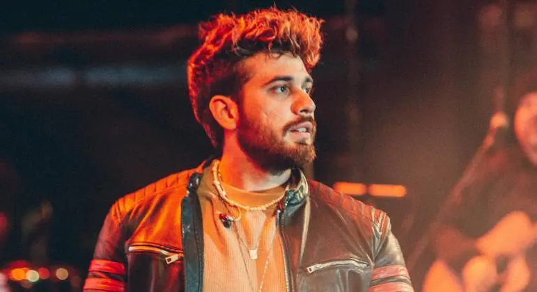 Gustavo Mioto xinga ao ver homem agredindo mulher durante show e pede desculpas aos fãs: 'Eu surtei