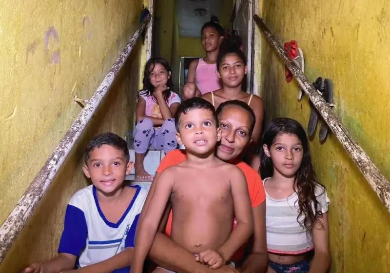 Dia das Mães: mulher que cria 6 filhos só quer abraços como presente
