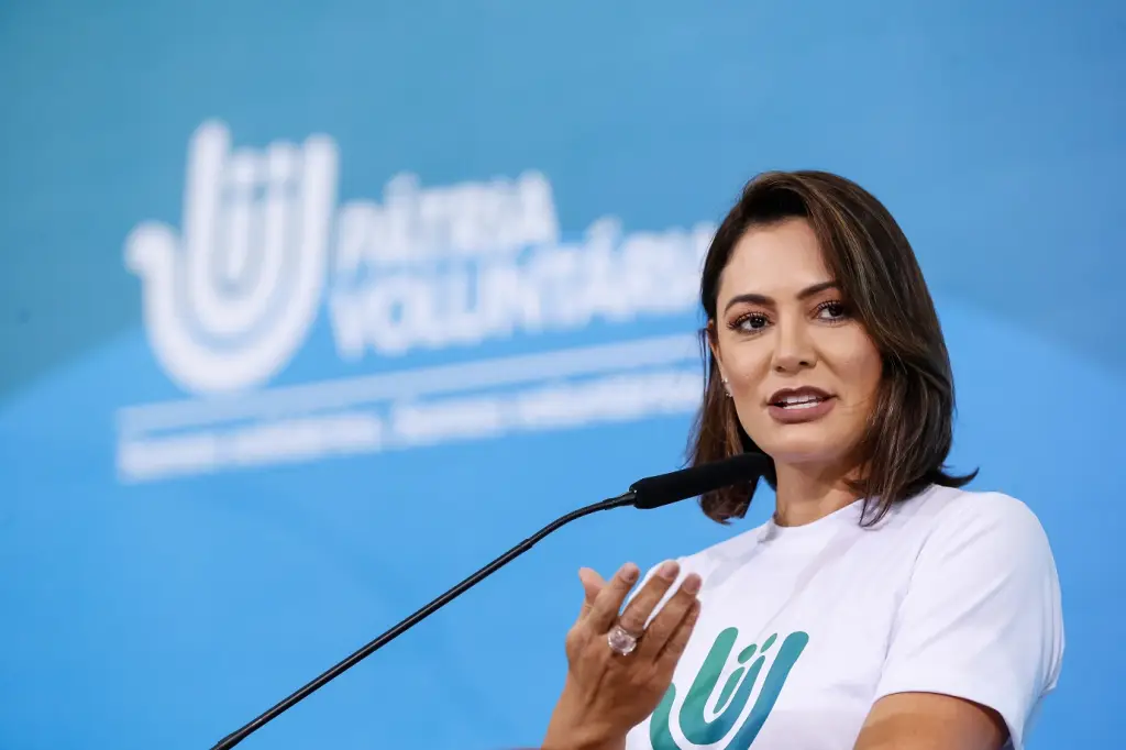 Petista denuncia Michelle Bolsonaro por campanha eleitoral antecipada