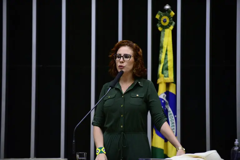 Projeto cria incentivos para ensino de cirurgia robótica em universidades