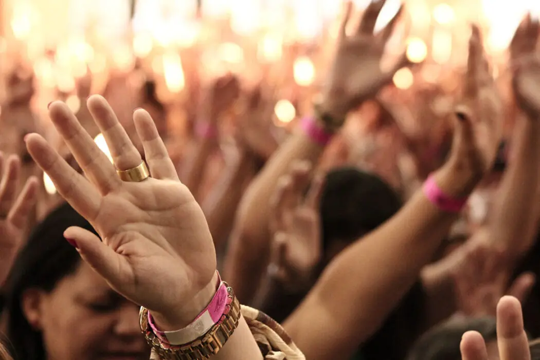 Candidatos às eleições de 2022 disputam o voto da mulher evangélica