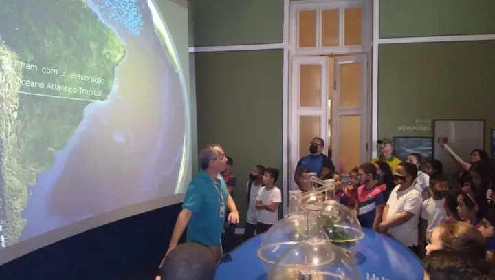 Estudantes visitam o Muma e fazem imersão na história de Manaus