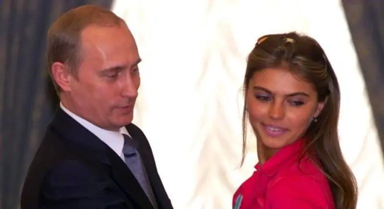 Detalhes sobre o nascimento dos filhos de Putin com suposta amante são revelados por jornal suíço
