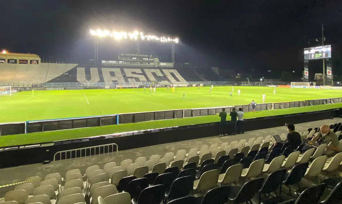 Série B: sob pressão, Vasco quer bater CSA para se aproximar do G4
