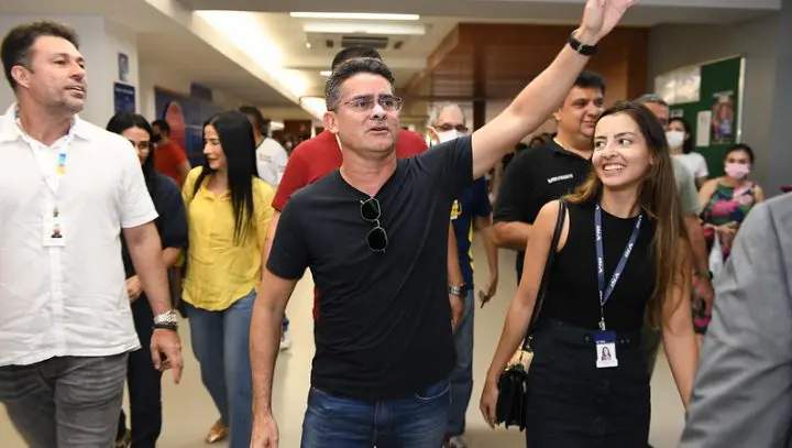 Prefeito David Almeida acompanha aplicação de provas do concurso da Semsa para mais de 50 mil inscritos