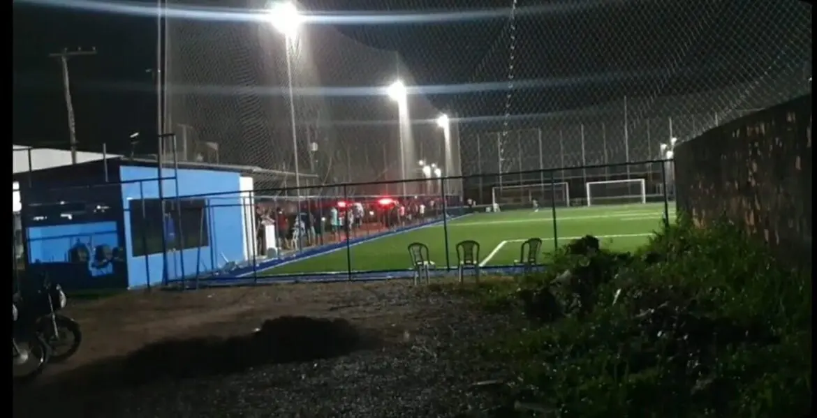 Vídeo: homem é executado durante partida de futebol, em Manaus