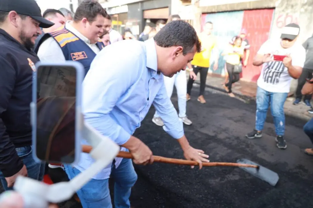 Moradores das zonas leste e oeste comemoram chegada do Asfalta Manaus