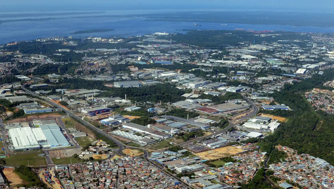 Agosto tem melhores resultados mensais de faturamento, exportações e empregos do PIM no ano