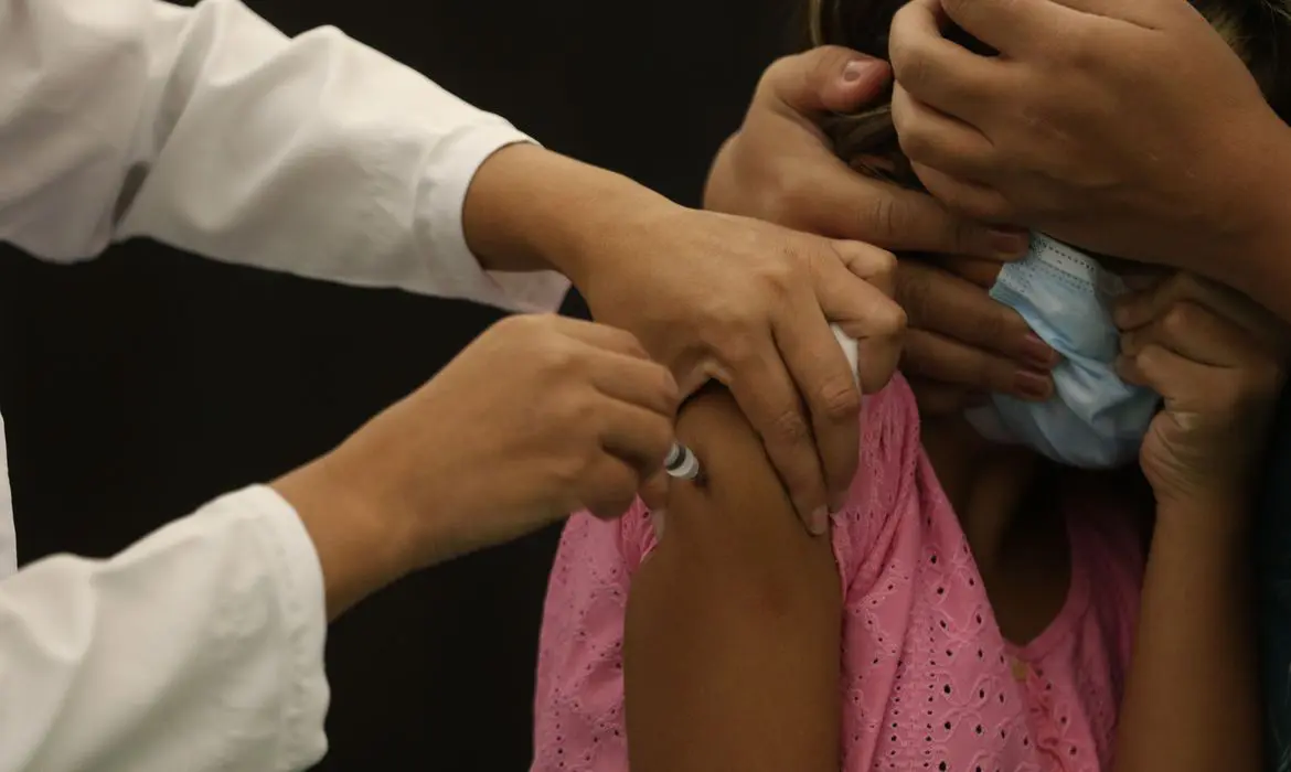 Covid-19: EUA recomendam dose de reforço de vacina em crianças