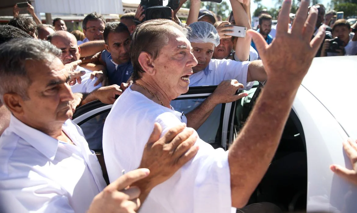 Em prisão domiciliar, João de Deus se casa com advogada em Goiás