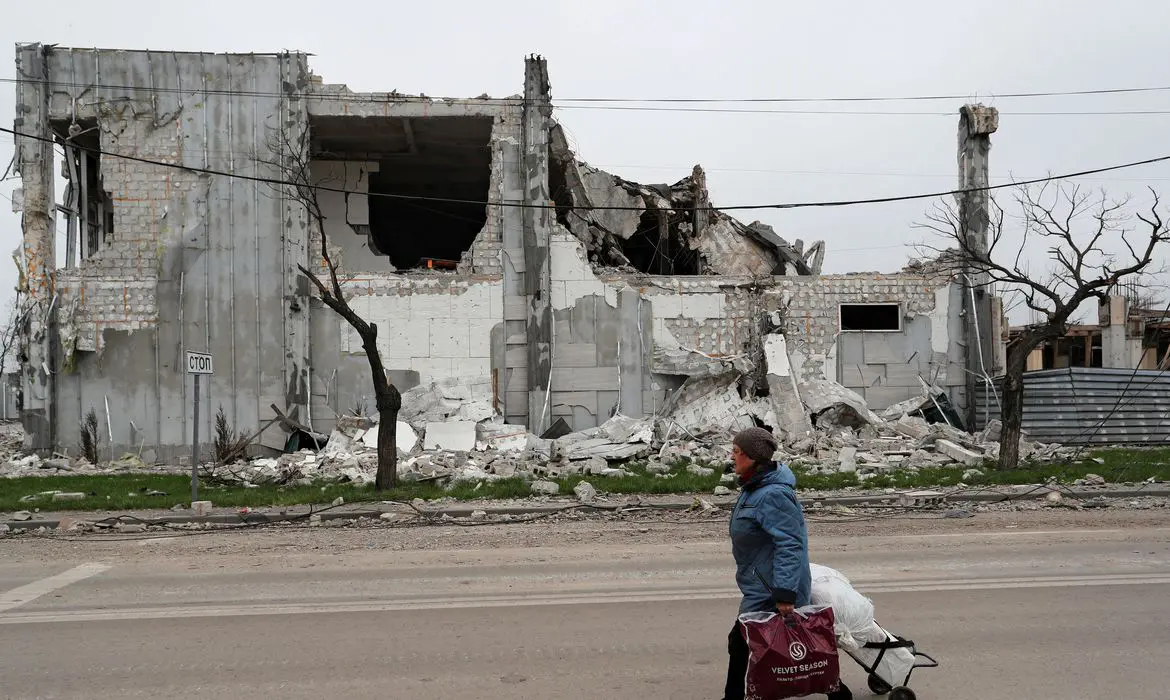 Retirada de civis de Mariupol continua hoje, garantem autoridades