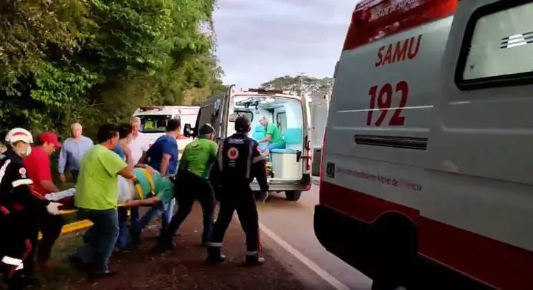Acidente com ônibus deixa oito mortos em rodovia do Paraná