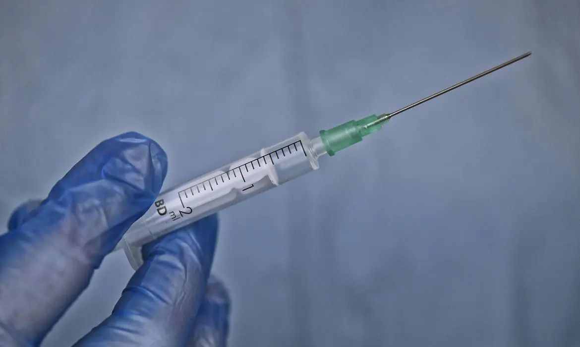 Vacina contra a Covid-19 será oferecida em 50 locais durante a semana
