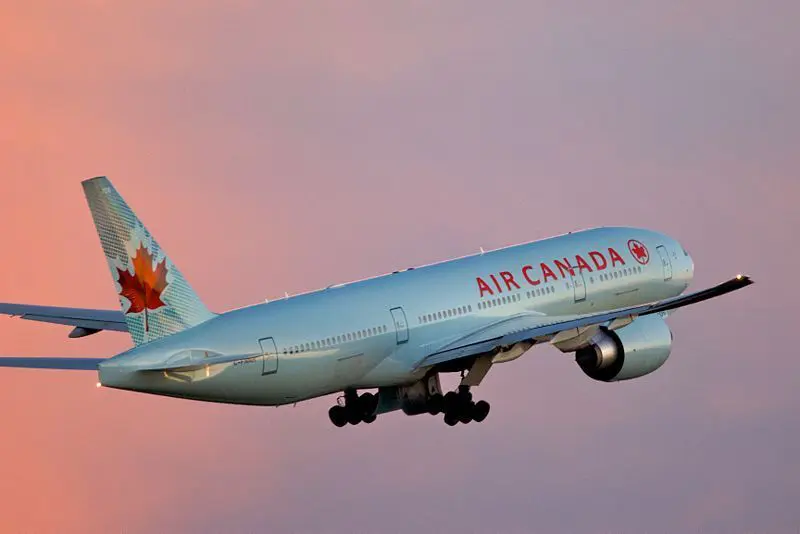 Passageiros e tripulantes da Air Canada sofrem ferimentos após turbulência severa