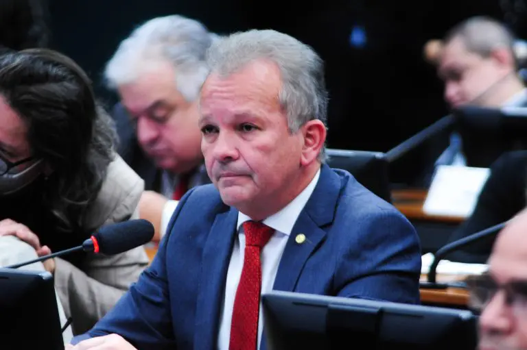 Comissão aprova proposta que exige notificação de pessoa que possui créditos junto ao Estado