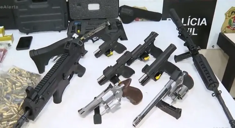 Armas do PCC apreendidas tinham sido compradas com licença para colecionador