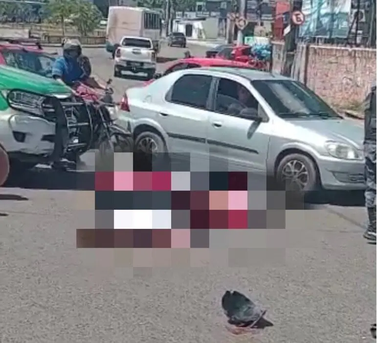 Mulher tem cabeça esmagada ao ser atropelada por ônibus