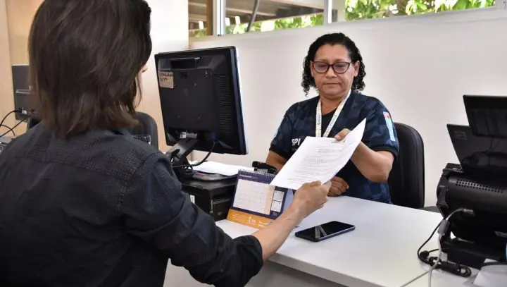 Prefeitura de Manaus alerta bolsistas do Programa Bolsa Universidade para prazos de suspensão e reativação de benefícios