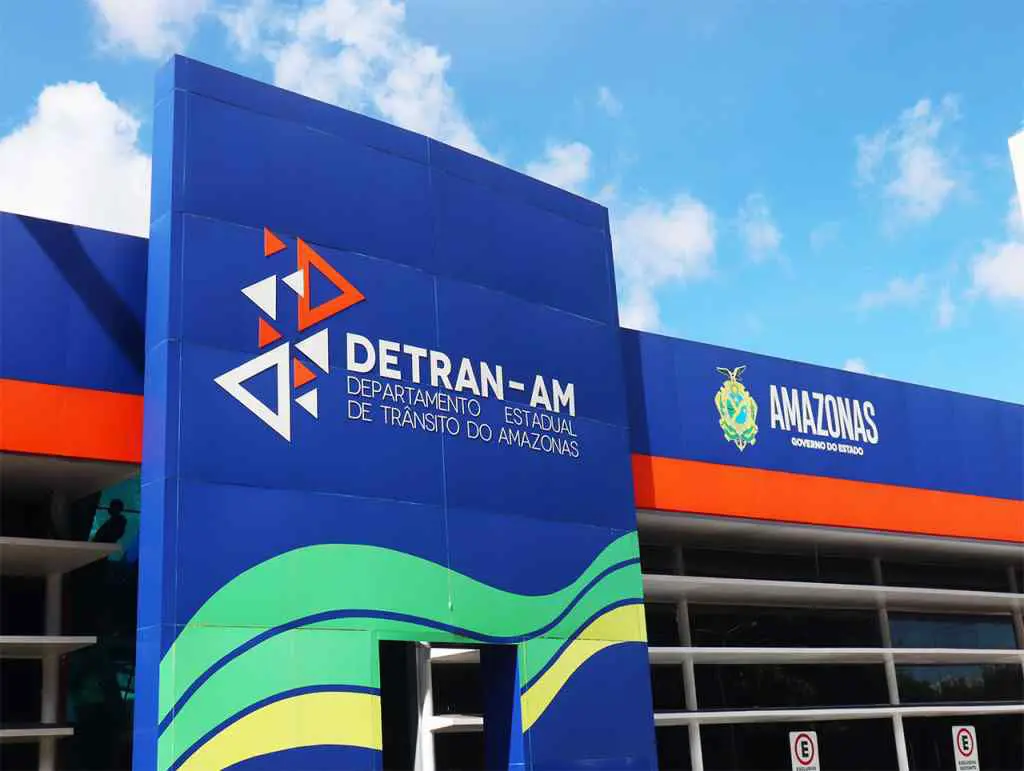 Ficais do Detran flagram instrutor burlando o sistema de aulas práticas de direção para beneficiar aluno