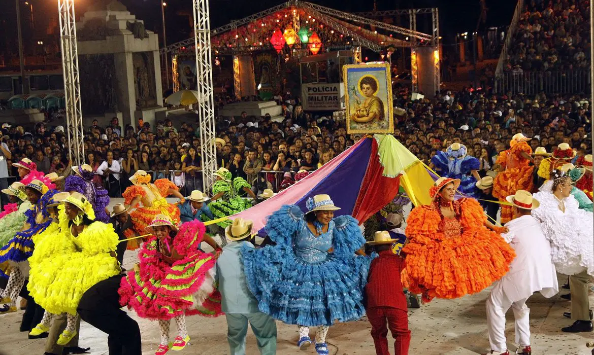 Manifestações culturais ganham espaço em festas juninas no Nordeste