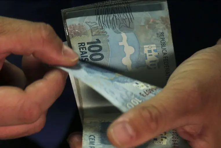 Publicada lei que fixa o salário mínimo deste ano em R$ 1.212