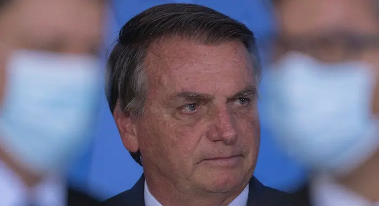 Bolsonaro sobe o tom, ameaça governadores e diz que ICMS terá que baixar por ser lei federal