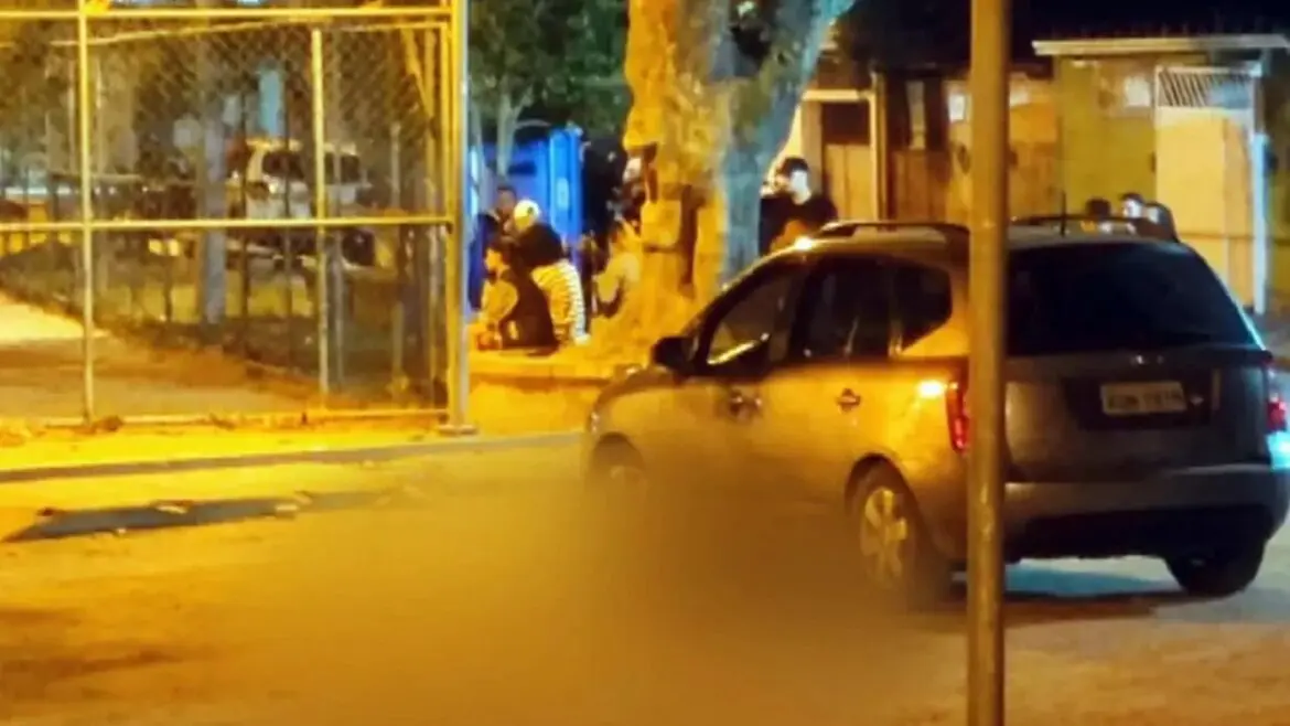 Homem agride ex-esposa e amigo por ciúmes e acaba morto por PM de folga