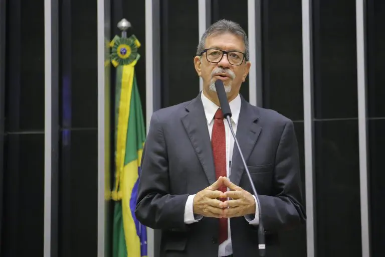 Promulgado decreto que susta portaria do Tesouro sobre gastos com pessoal nas organizações civis