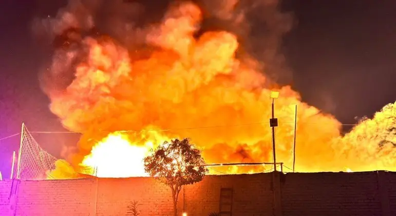 Incêndio em armazém de fogos de artifício deixa cinco mortos e seis feridos em Lima
