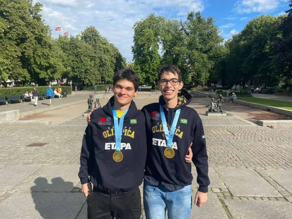 Brasileiros levam ouro em olimpíada Internacional de matemática 