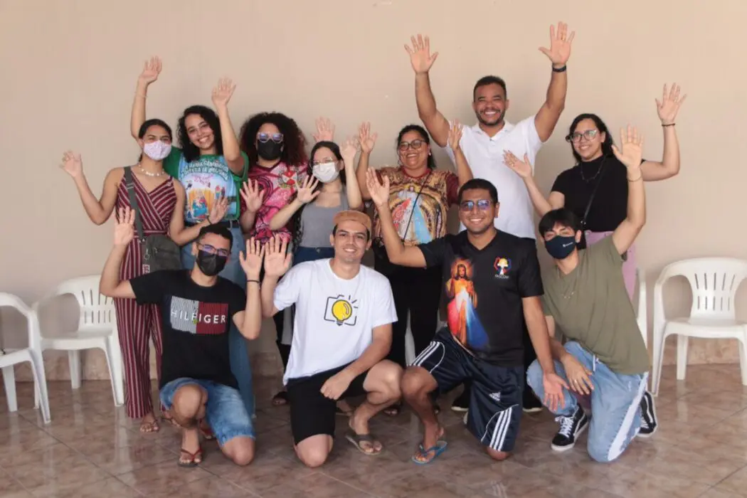 Dr.Mike se prontifica a intermediar ida de jovens para evento religioso em Portugal