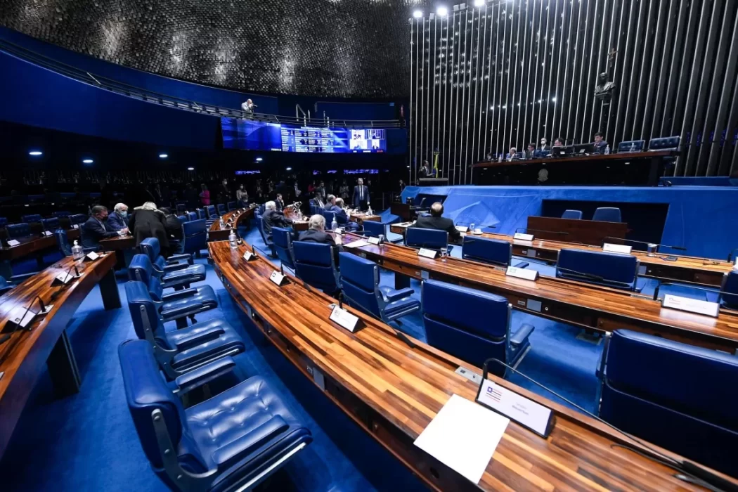 Oposição pede vista e adia votação da PEC que amplia Auxílio Brasil e cria voucher para caminhoneiros