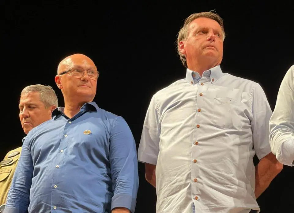 Menezes participa da oficialização da candidatura de Bolsonaro no Rio de Janeiro, neste domingo (24)