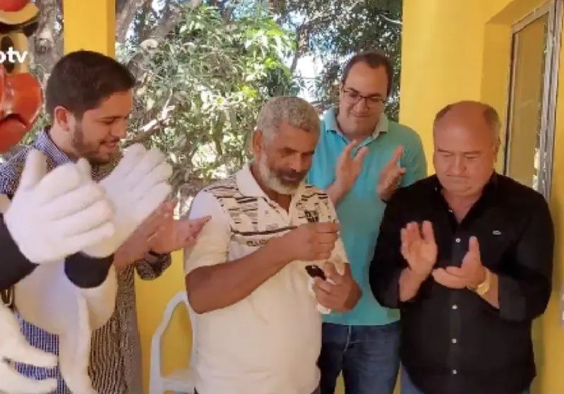 Atlético dá casa a torcedor que comia ração de cachorro para sobreviver