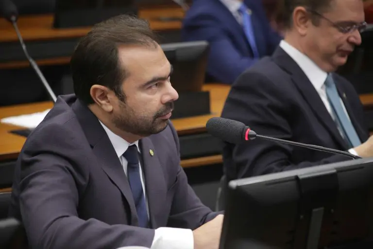 Projeto determina preenchimento de cargos efetivos de professores da educação básica