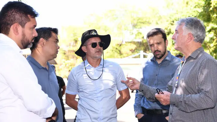 Prefeito David Almeida fiscaliza início das obras de revitalização do parque Lagoa do Japiim