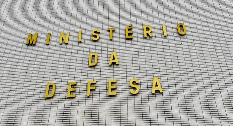 Governo quer doar 11 viaturas blindadas do Exército ao Uruguai