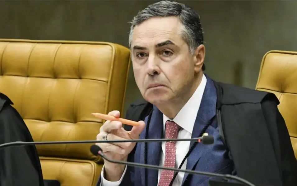 Barroso passa por cirurgia intestinal de emergência e é internado na UTI
