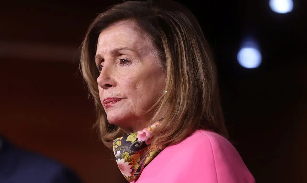 China não pode impedir que líderes viajem para Taiwan, diz Pelosi
