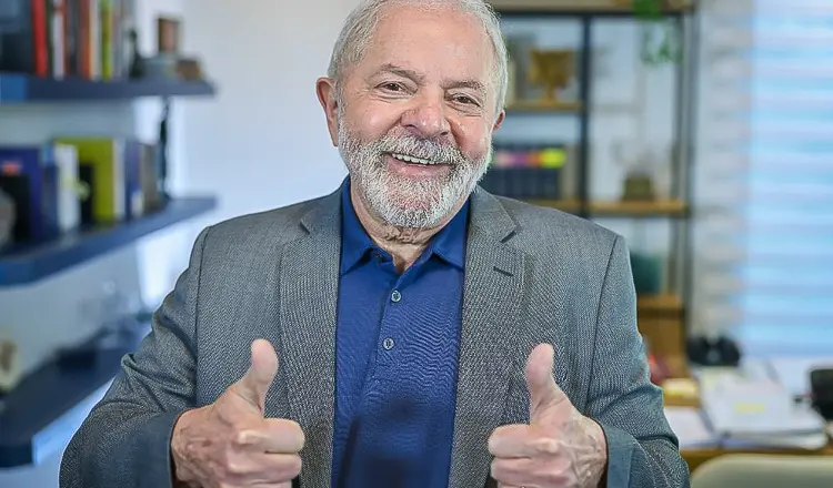 De acordo com Sinésio, já estão definidos três compromissos: 1) Visita a fábricas do Polo Industrial de Manaus. Nesse local, Lula firmará compromisso de manter a Zona Franca de Manaus e seus incentivos fiscais; 2) Encontro com povos indígenas do Amazonas; 3) Encontro com lideranças da sociedade civil organizada. Mas a federação pretende transformar esse ato num grande comício. Nesta terça-feira, 23, a federação regional voltar a se encontrar para definir outros detalhes da agenda de Lula no Amazonas.