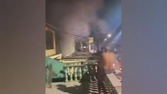Incêndio se alastra por imóveis e causa prejuízos a famílias no Petrópolis